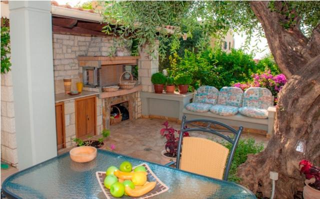 Aliki Villa